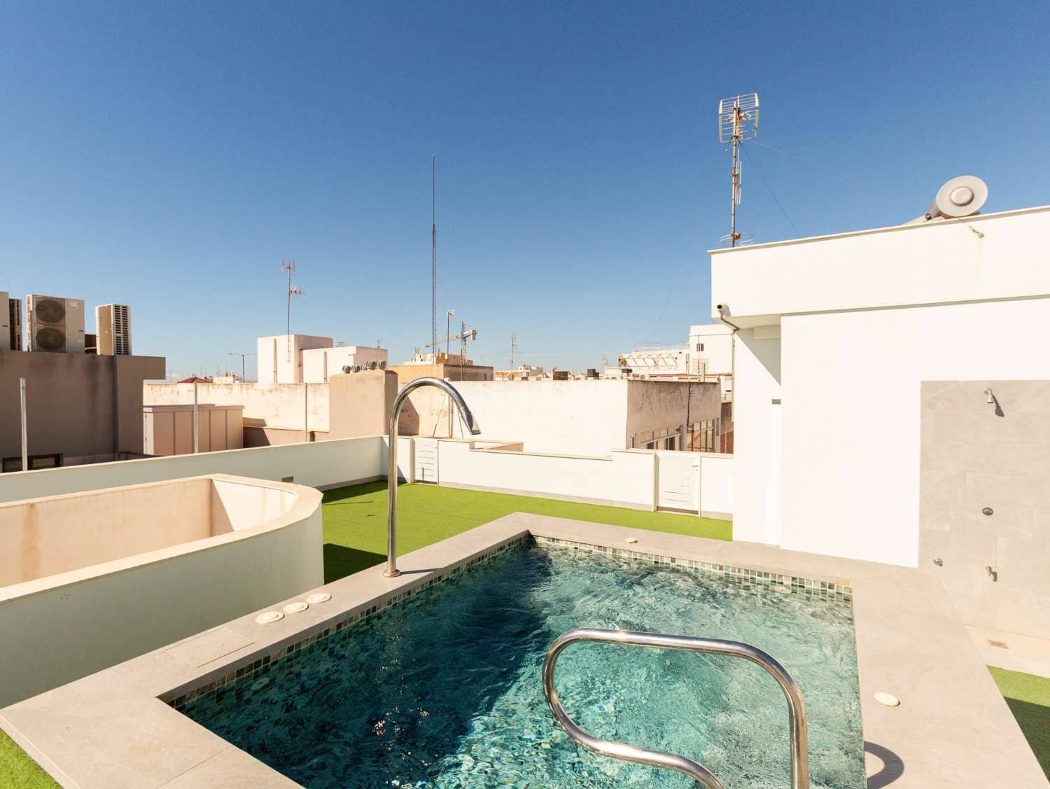 3 soveværelse Lejlighed til salg i Torrevieja med swimmingpool garage - € 379.000 (Ref: 10182722)