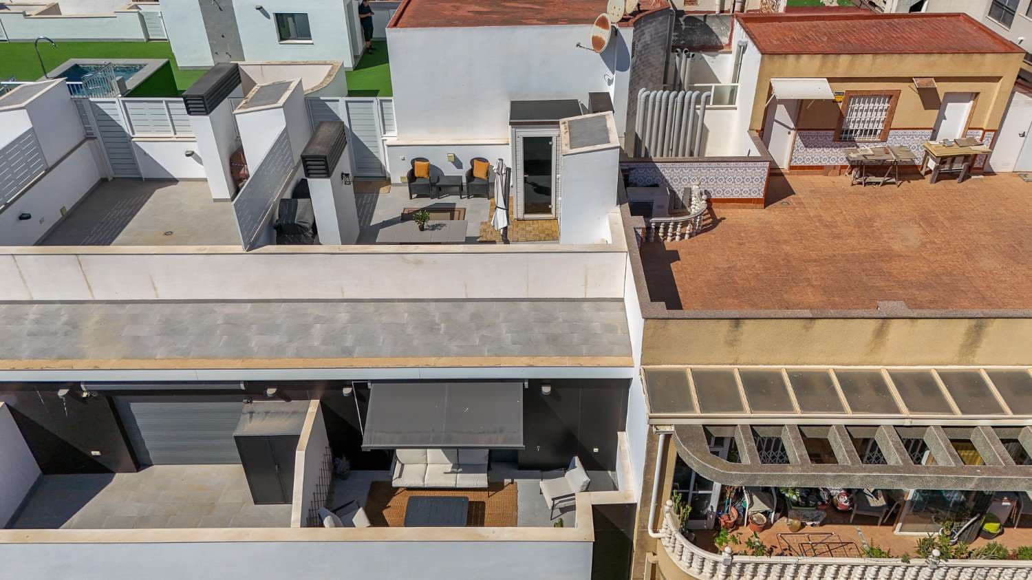 3 soveværelse Lejlighed til salg i Torrevieja med swimmingpool garage - € 379.000 (Ref: 10182722)