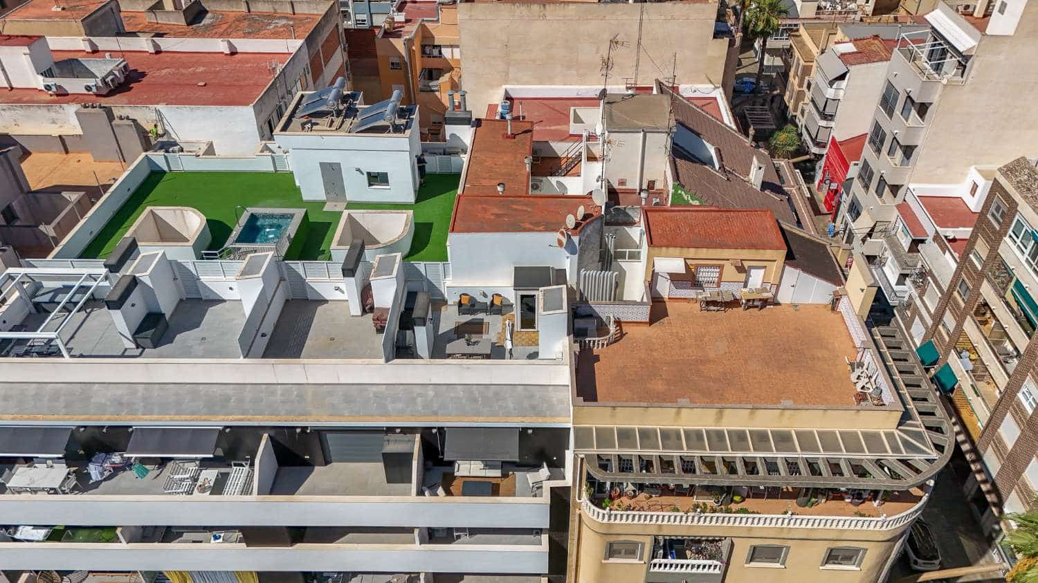 3 soveværelse Lejlighed til salg i Torrevieja med swimmingpool garage - € 379.000 (Ref: 10182722)