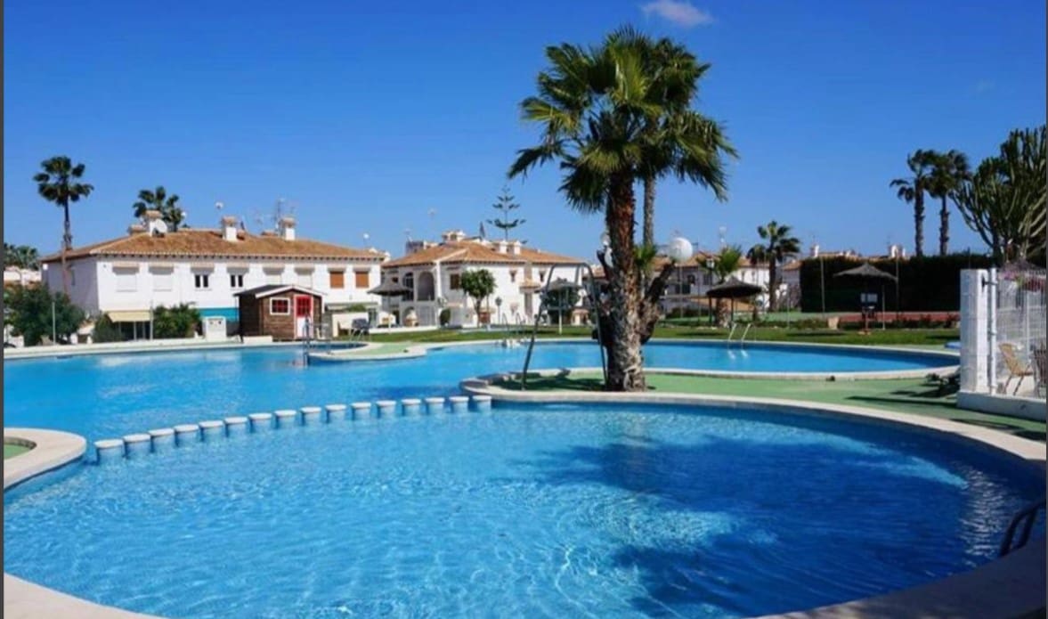 Apartamento de 2 habitaciones en Los Balcones en venta con piscina - 185.000 € (Ref: 10184202)
