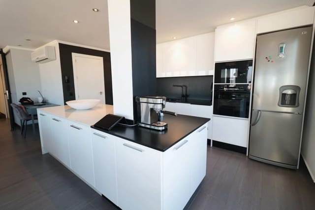 2 camera da letto Appartamento sulla Spiaggia in vendita in Torrevieja con piscina - 350.000 € (Rif: 8207203)