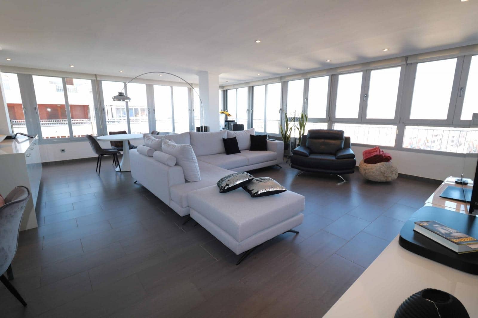 2 camera da letto Appartamento sulla Spiaggia in vendita in Torrevieja con piscina - 350.000 € (Rif: 8207203)