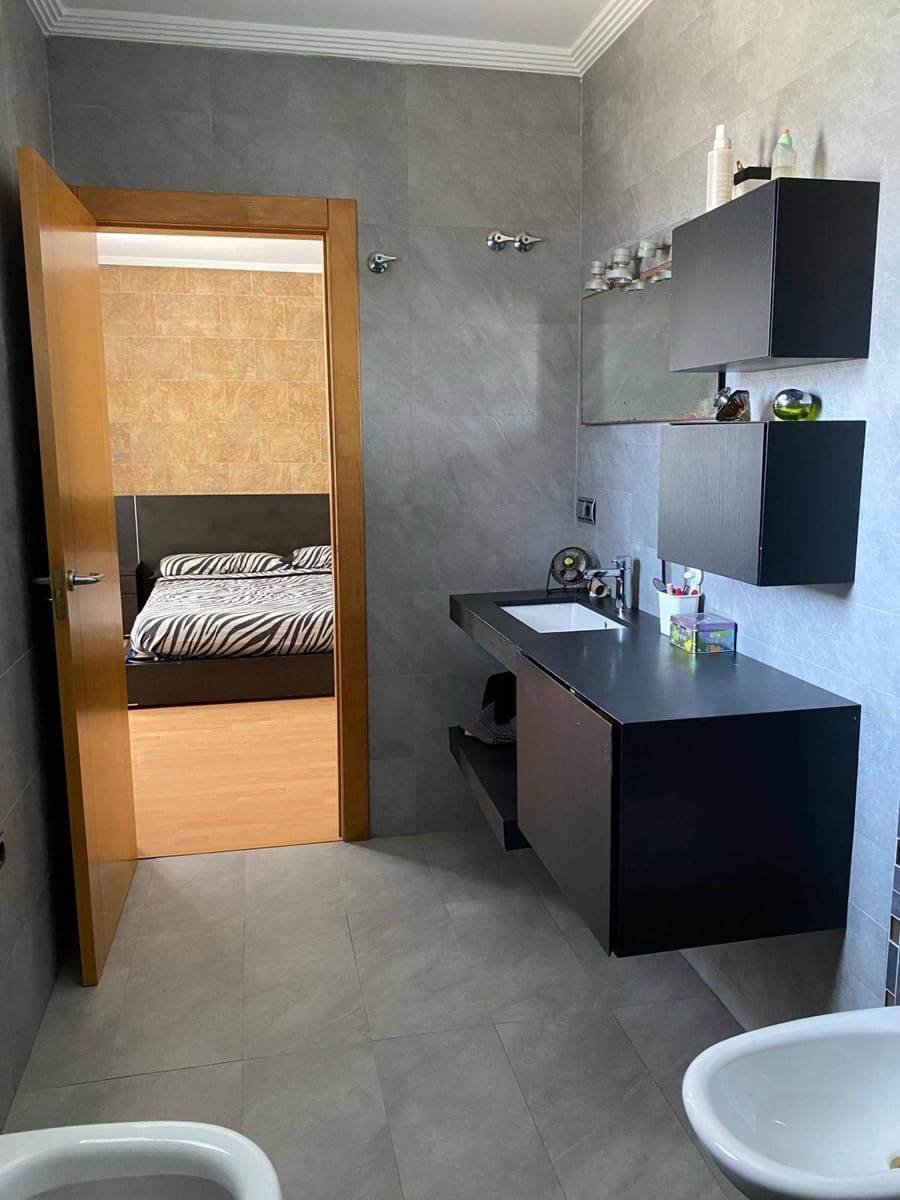 3 makuuhuone Huvila myytävänä paikassa Torrevieja mukana uima-altaan 
autotalli - 380 000 € (Ref: 8207212)