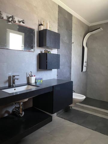 3 makuuhuone Huvila myytävänä paikassa Torrevieja mukana uima-altaan 
autotalli - 380 000 € (Ref: 8207212)