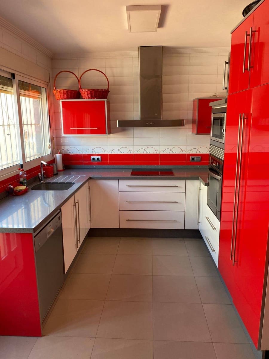 3 makuuhuone Huvila myytävänä paikassa Torrevieja mukana uima-altaan 
autotalli - 380 000 € (Ref: 8207212)