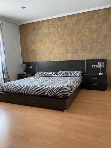 3 makuuhuone Huvila myytävänä paikassa Torrevieja mukana uima-altaan 
autotalli - 380 000 € (Ref: 8207212)