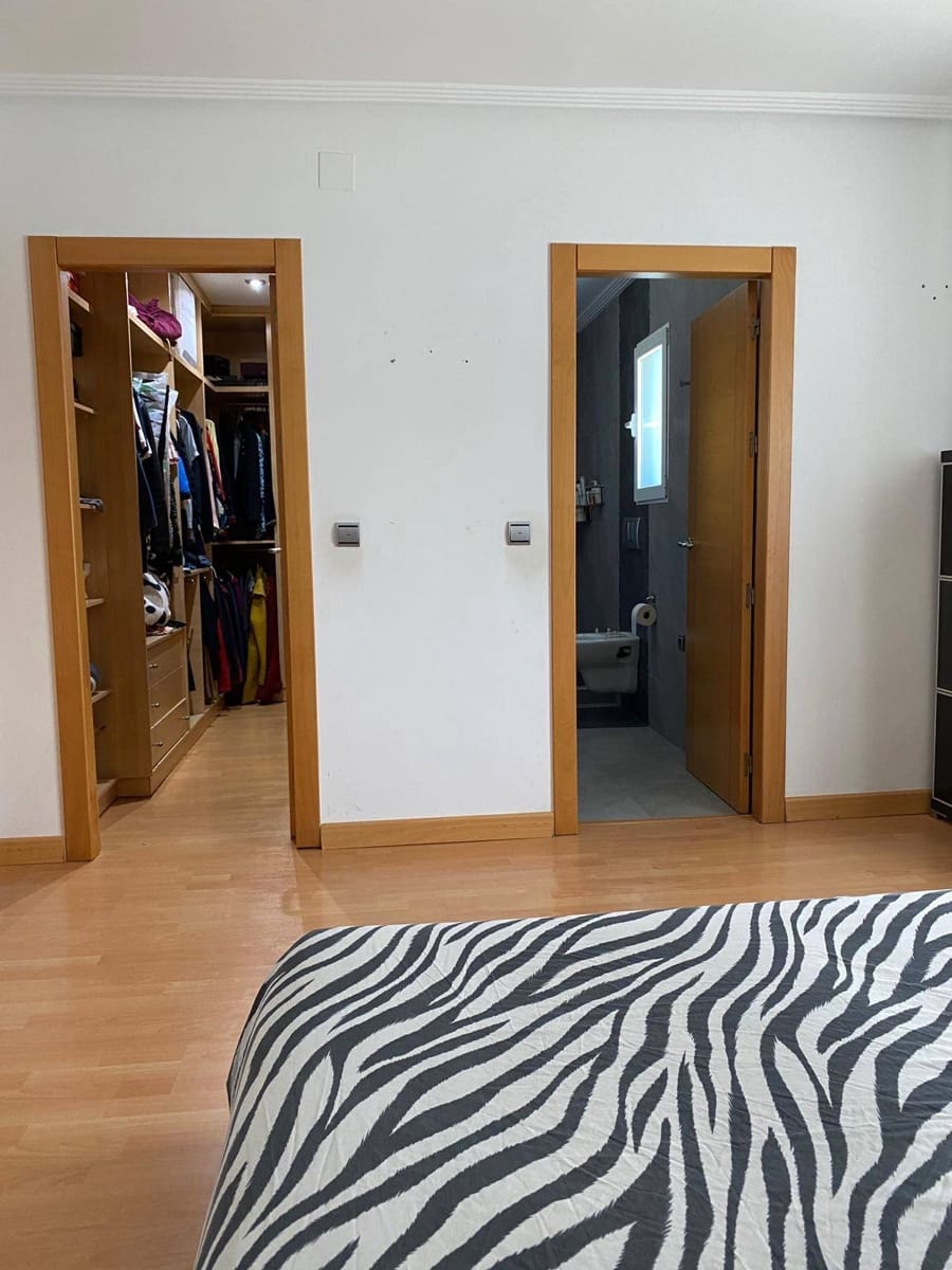 3 makuuhuone Huvila myytävänä paikassa Torrevieja mukana uima-altaan 
autotalli - 380 000 € (Ref: 8207212)