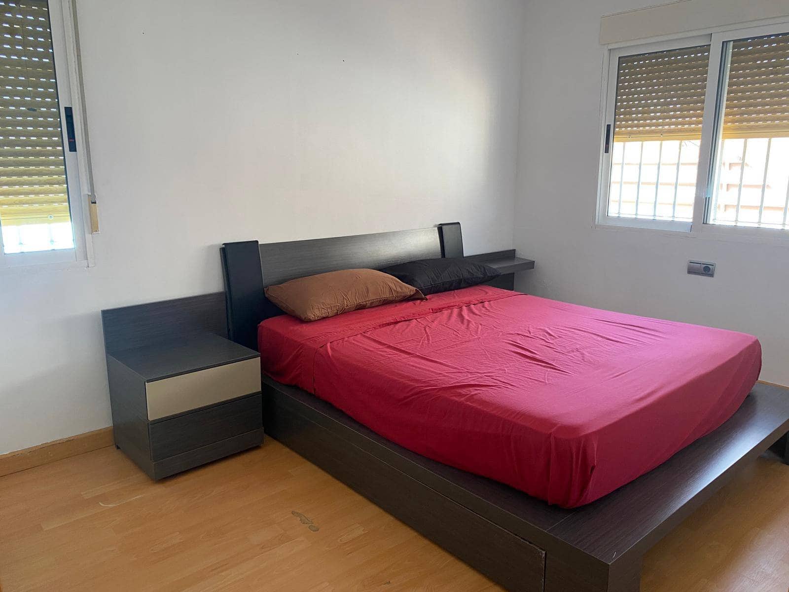 3 makuuhuone Huvila myytävänä paikassa Torrevieja mukana uima-altaan 
autotalli - 380 000 € (Ref: 8207212)