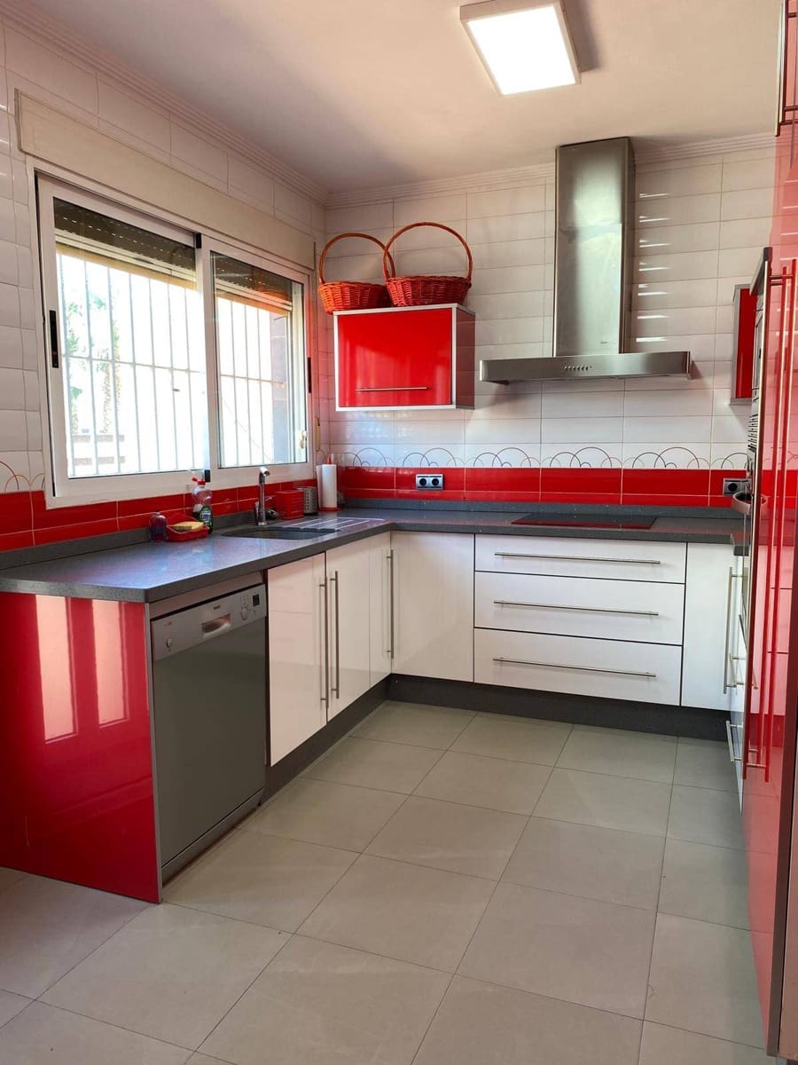 3 makuuhuone Huvila myytävänä paikassa Torrevieja mukana uima-altaan 
autotalli - 380 000 € (Ref: 8207212)