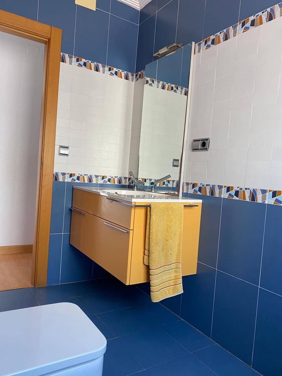 3 makuuhuone Huvila myytävänä paikassa Torrevieja mukana uima-altaan 
autotalli - 380 000 € (Ref: 8207212)