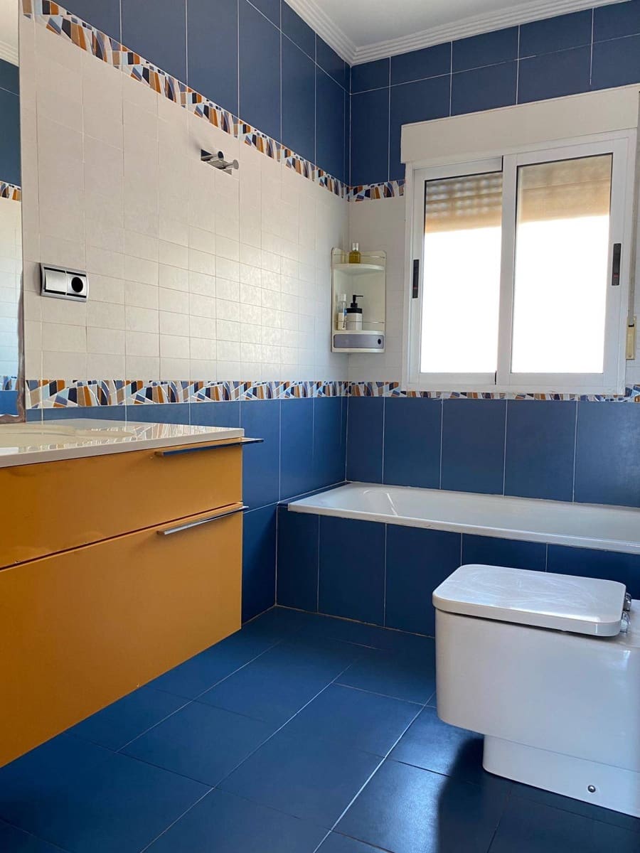 3 makuuhuone Huvila myytävänä paikassa Torrevieja mukana uima-altaan 
autotalli - 380 000 € (Ref: 8207212)