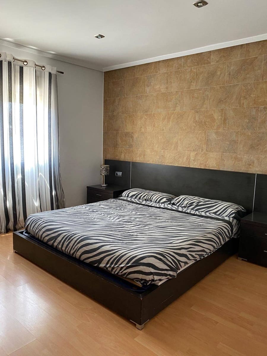 3 makuuhuone Huvila myytävänä paikassa Torrevieja mukana uima-altaan 
autotalli - 380 000 € (Ref: 8207212)