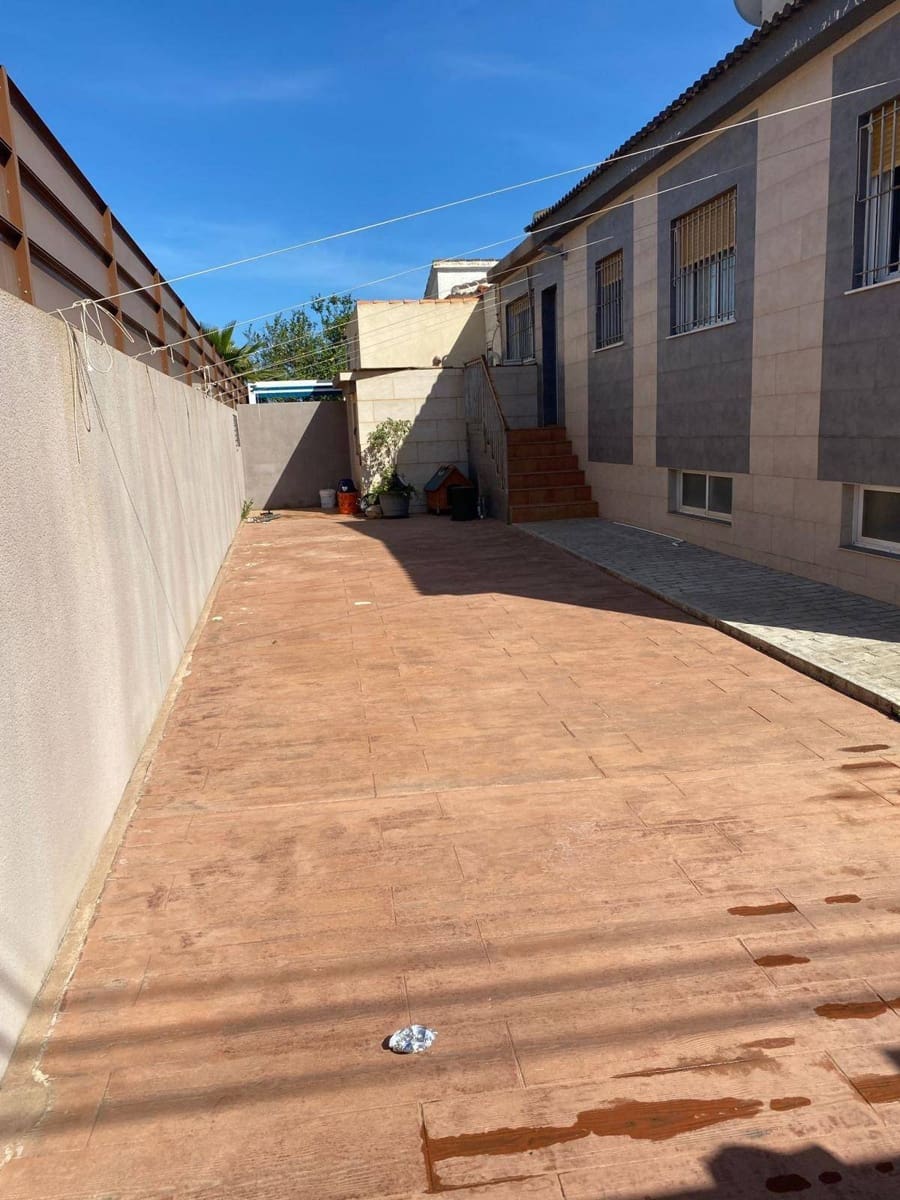 3 makuuhuone Huvila myytävänä paikassa Torrevieja mukana uima-altaan 
autotalli - 380 000 € (Ref: 8207212)