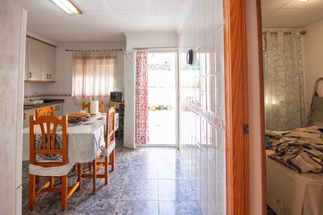 4 quarto Moradia em Banda para venda em Centro - Muelle Pesquero, Torrevieja - 255 000 € (Ref: 8207221)