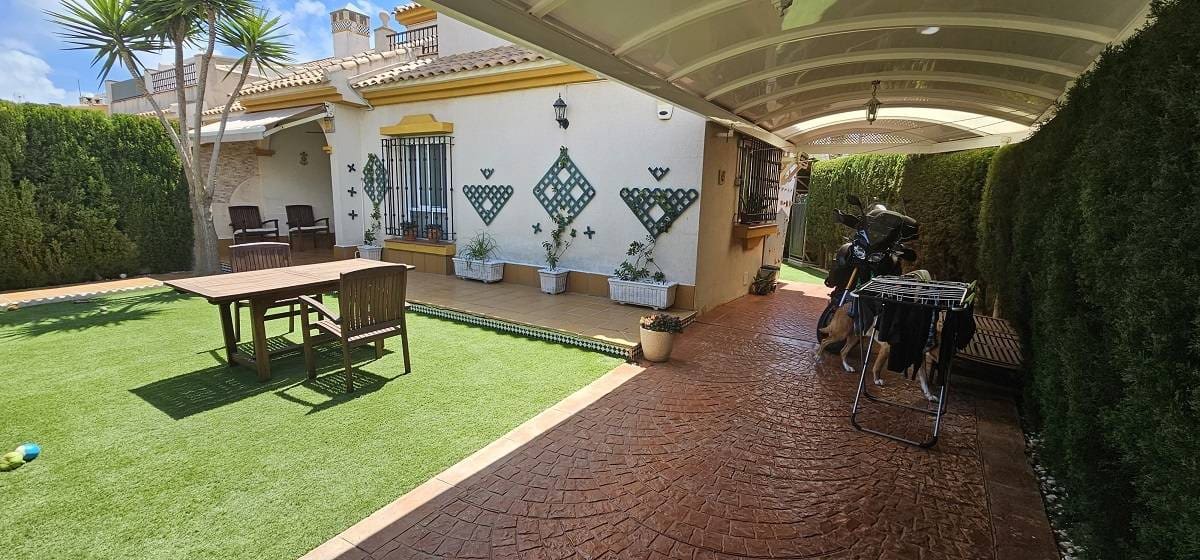 3 soverom Bungalow til salgs i Orihuela Costa med svømmebasseng - € 299 000 (Ref: 8207287)