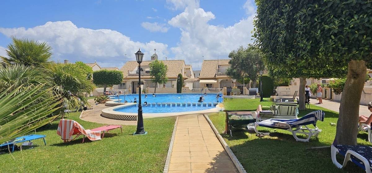 3 soverom Bungalow til salgs i Orihuela Costa med svømmebasseng - € 299 000 (Ref: 8207287)