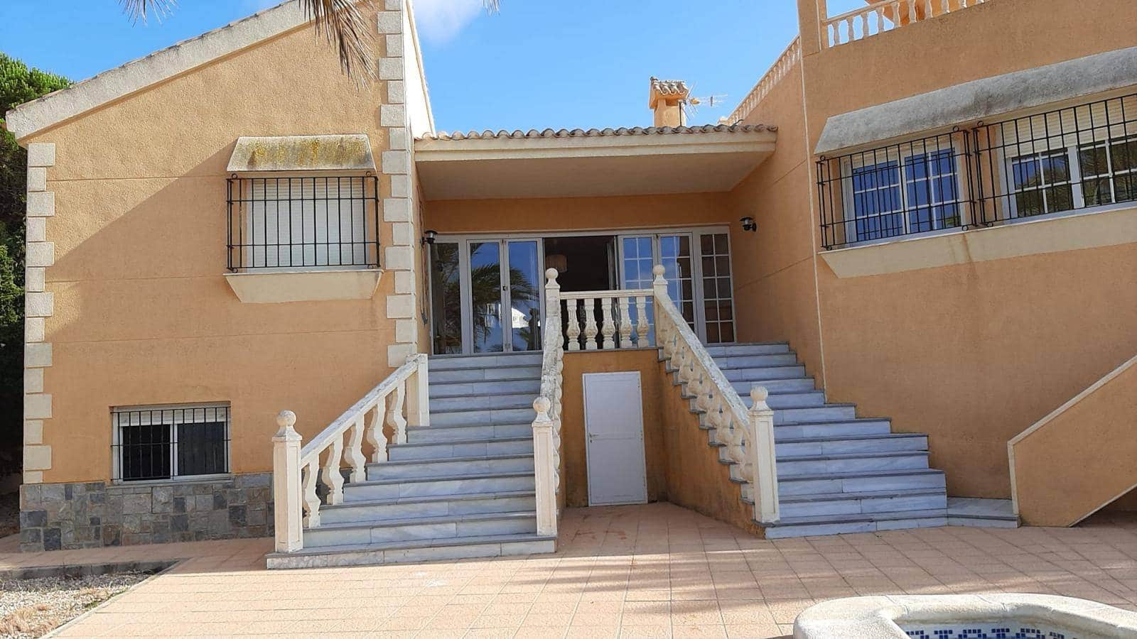 3 soveværelse Villa til salg i La Manga del Mar Menor med swimmingpool - € 780.000 (Ref: 8207344)