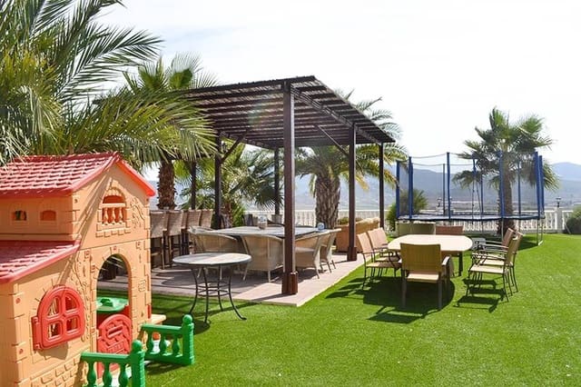 5 makuuhuone Huvila myytävänä paikassa Hondón de las Nieves mukana uima-altaan - 1 799 000 € (Ref: 8207371)