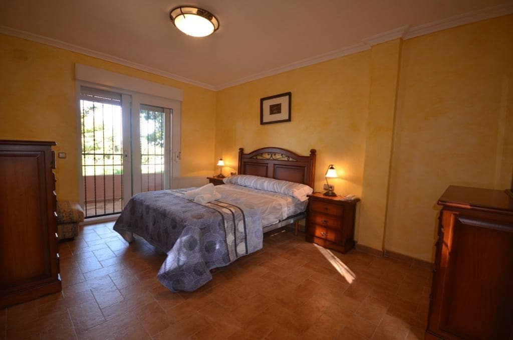 6 soveværelse Villa til salg i Torrevieja med swimmingpool - € 690.000 (Ref: 8207391)