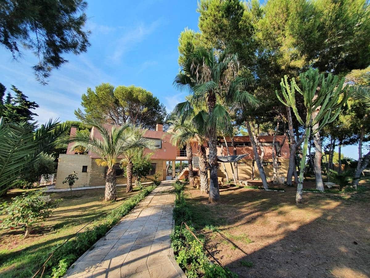 6 soveværelse Villa til salg i Torrevieja med swimmingpool - € 690.000 (Ref: 8207391)