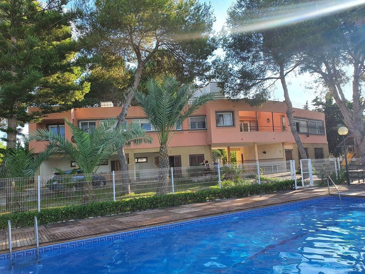 6 soveværelse Villa til salg i Torrevieja med swimmingpool - € 690.000 (Ref: 8207391)