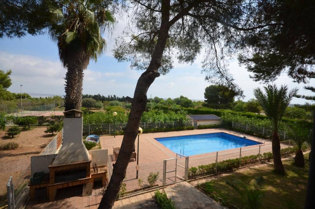 6 soveværelse Villa til salg i Torrevieja med swimmingpool - € 690.000 (Ref: 8207391)
