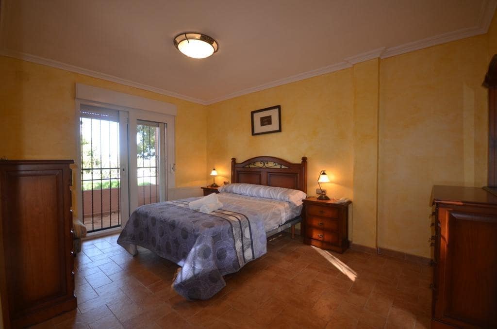 6 soveværelse Villa til salg i Torrevieja med swimmingpool - € 690.000 (Ref: 8207391)