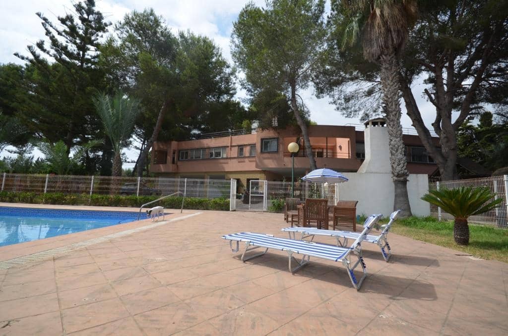 6 soveværelse Villa til salg i Torrevieja med swimmingpool - € 690.000 (Ref: 8207391)