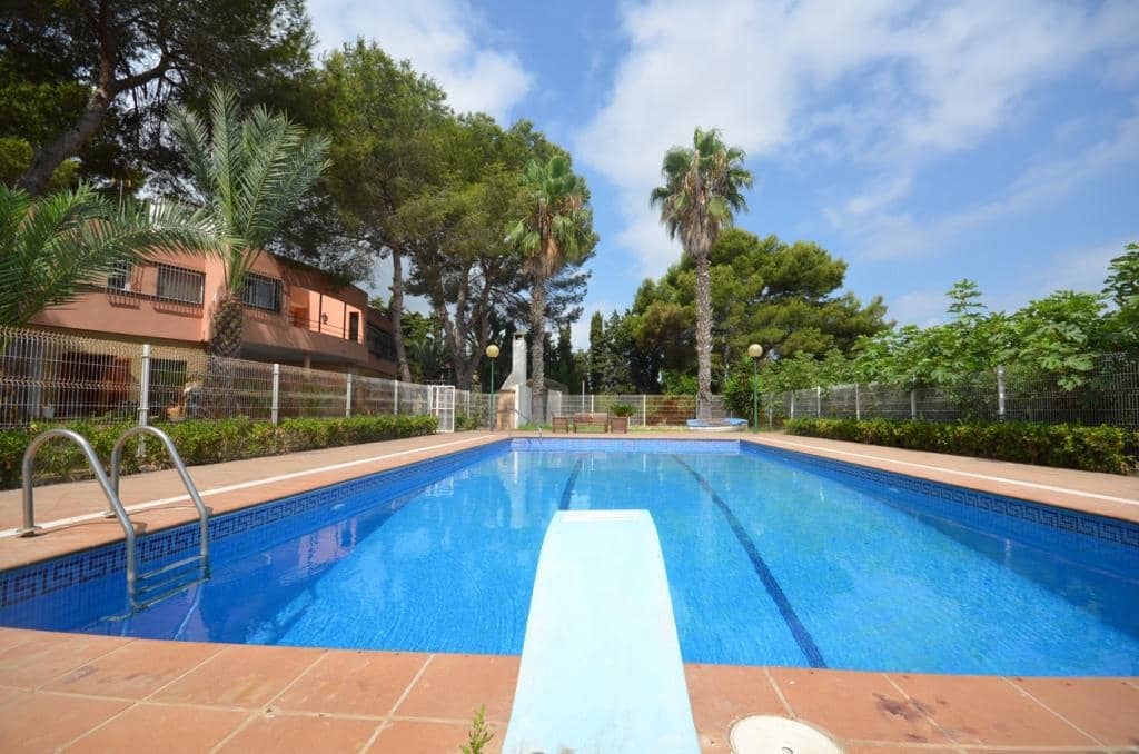 6 soveværelse Villa til salg i Torrevieja med swimmingpool - € 690.000 (Ref: 8207391)