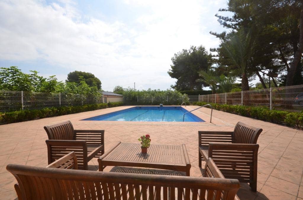 6 soveværelse Villa til salg i Torrevieja med swimmingpool - € 690.000 (Ref: 8207391)