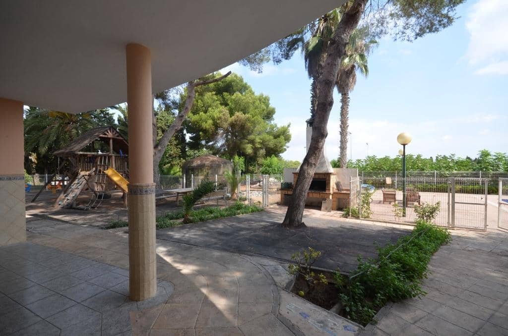 6 soveværelse Villa til salg i Torrevieja med swimmingpool - € 690.000 (Ref: 8207391)