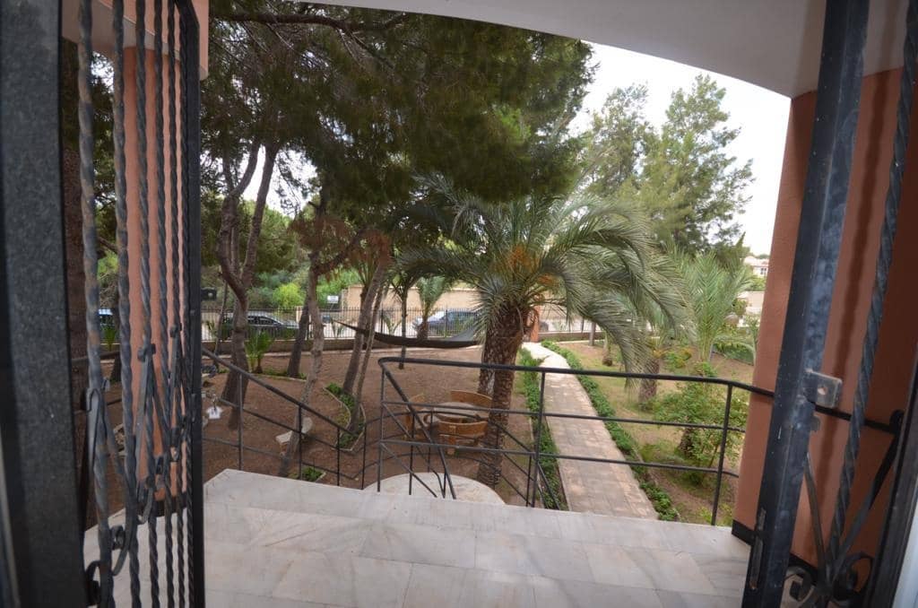6 soveværelse Villa til salg i Torrevieja med swimmingpool - € 690.000 (Ref: 8207391)