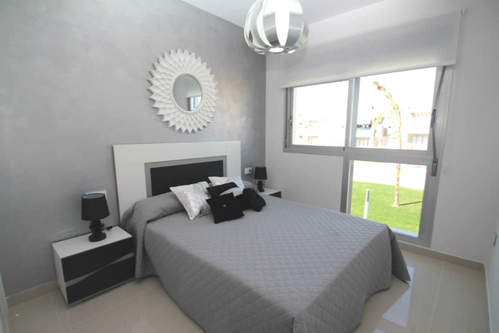 2 soveværelse Bungalow til salg i Torrevieja med swimmingpool garage - € 220.900 (Ref: 8207393)