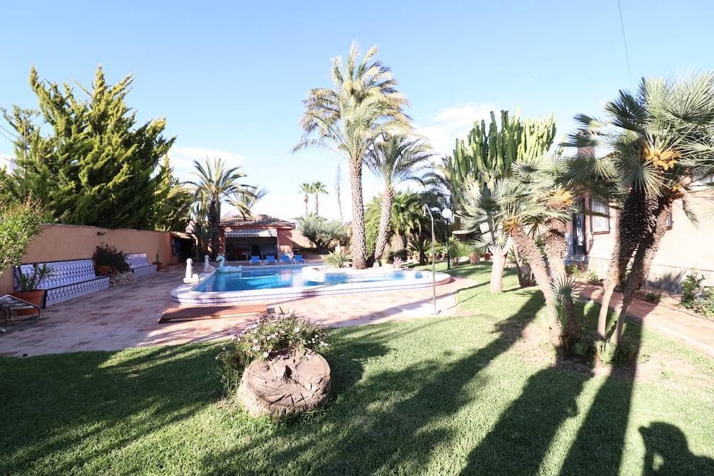 5 soveværelse Villa til salg i Torrevieja med swimmingpool - € 780.000 (Ref: 8207396)