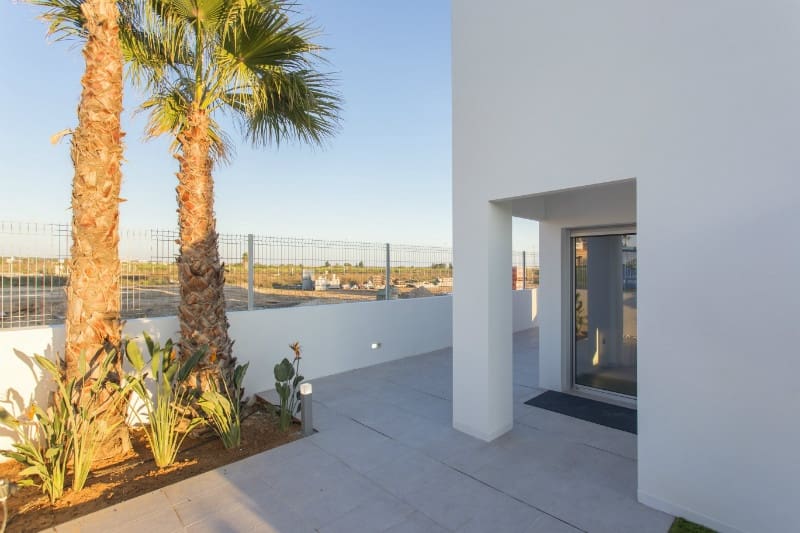 3 soveværelse Villa til salg i Guardamar del Segura med swimmingpool garage - € 399.000 (Ref: 8207405)