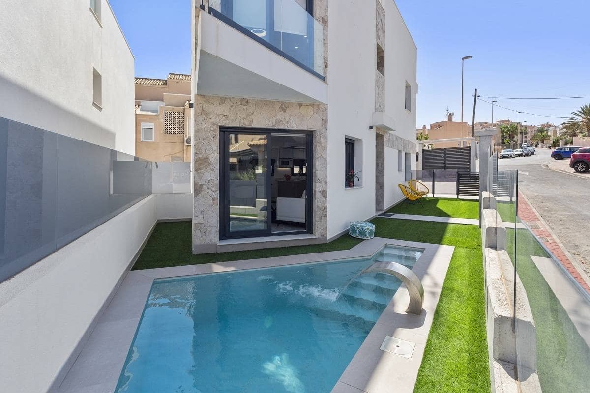 3 soveværelse Villa til salg i Torrevieja med swimmingpool garage - € 660.000 (Ref: 8207418)