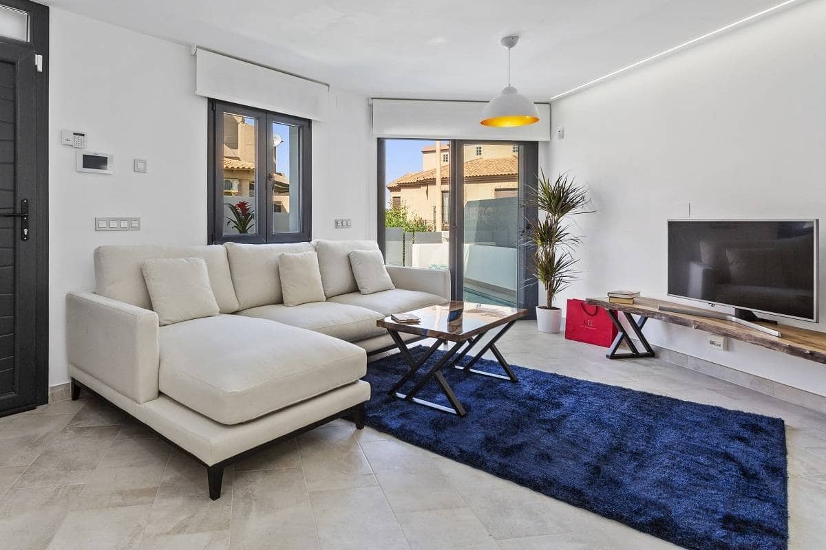 3 soveværelse Villa til salg i Torrevieja med swimmingpool garage - € 660.000 (Ref: 8207418)