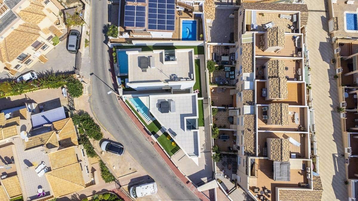 3 soveværelse Villa til salg i Torrevieja med swimmingpool garage - € 660.000 (Ref: 8207418)