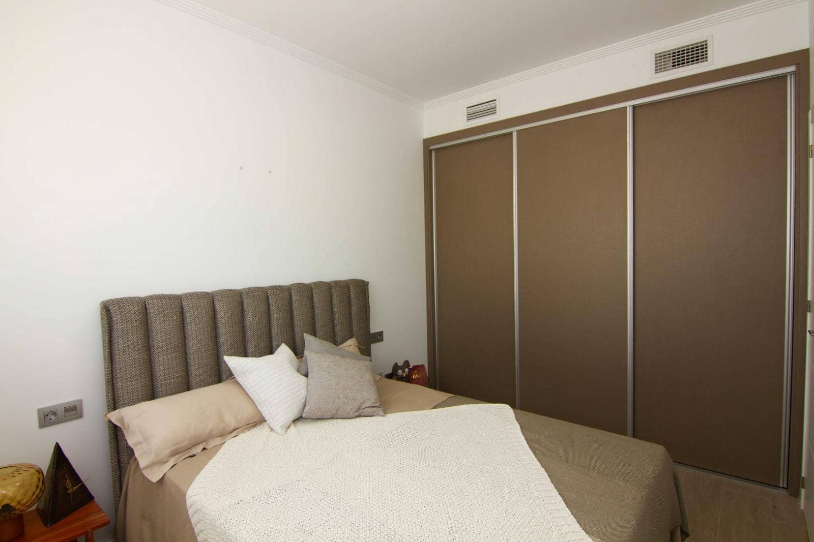 3 soveværelse Villa til salg i Torrevieja med swimmingpool garage - € 580.000 (Ref: 8207434)