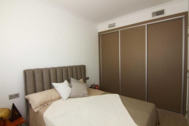 3 soveværelse Villa til salg i Torrevieja med swimmingpool garage - € 580.000 (Ref: 8207434)