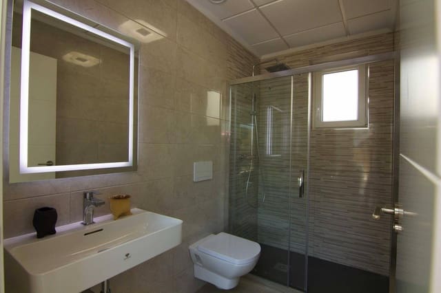 3 soveværelse Villa til salg i Torrevieja med swimmingpool garage - € 580.000 (Ref: 8207434)