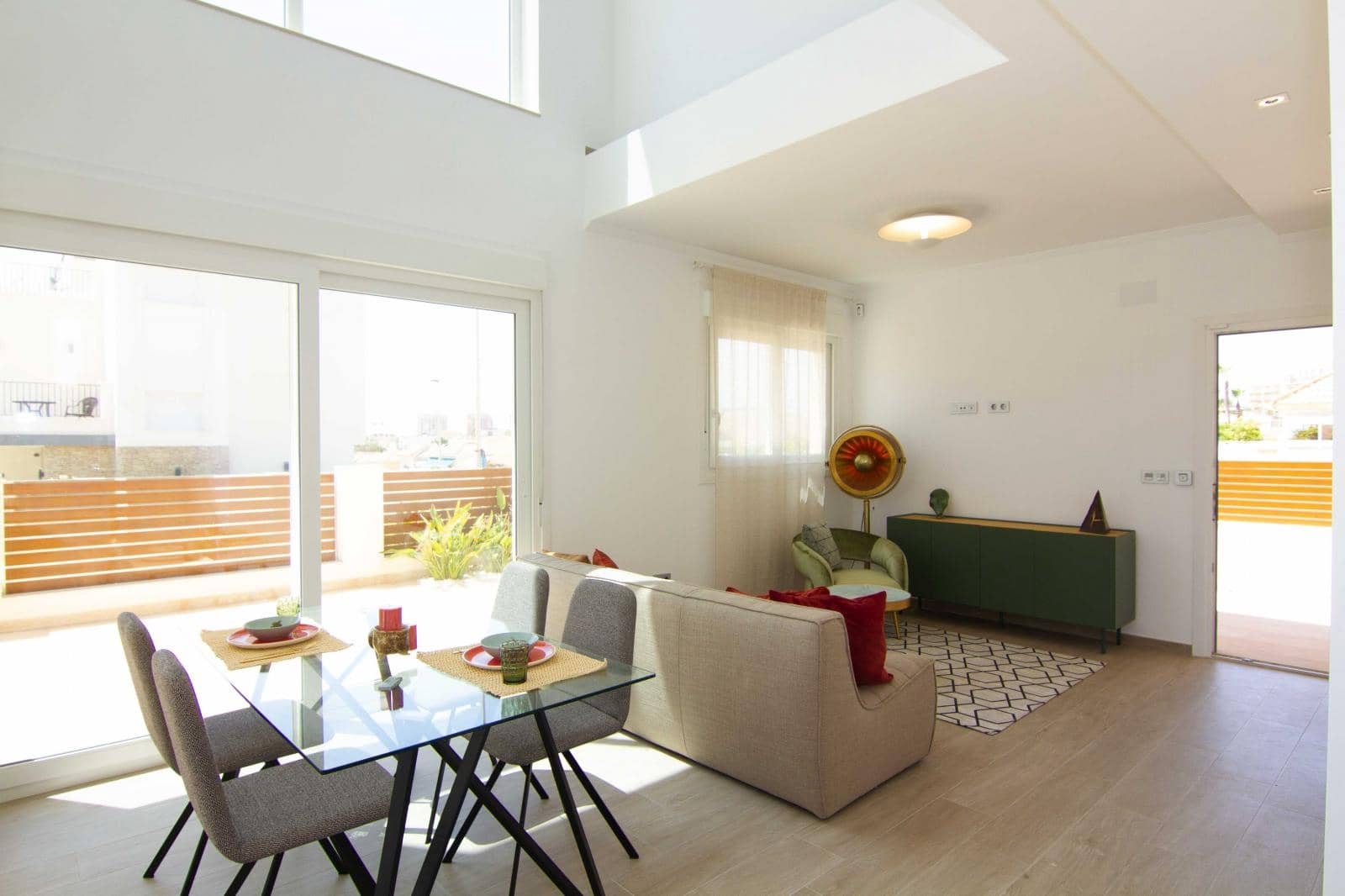 3 soveværelse Villa til salg i Torrevieja med swimmingpool garage - € 580.000 (Ref: 8207434)