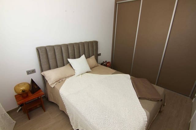 3 soveværelse Villa til salg i Torrevieja med swimmingpool garage - € 580.000 (Ref: 8207434)