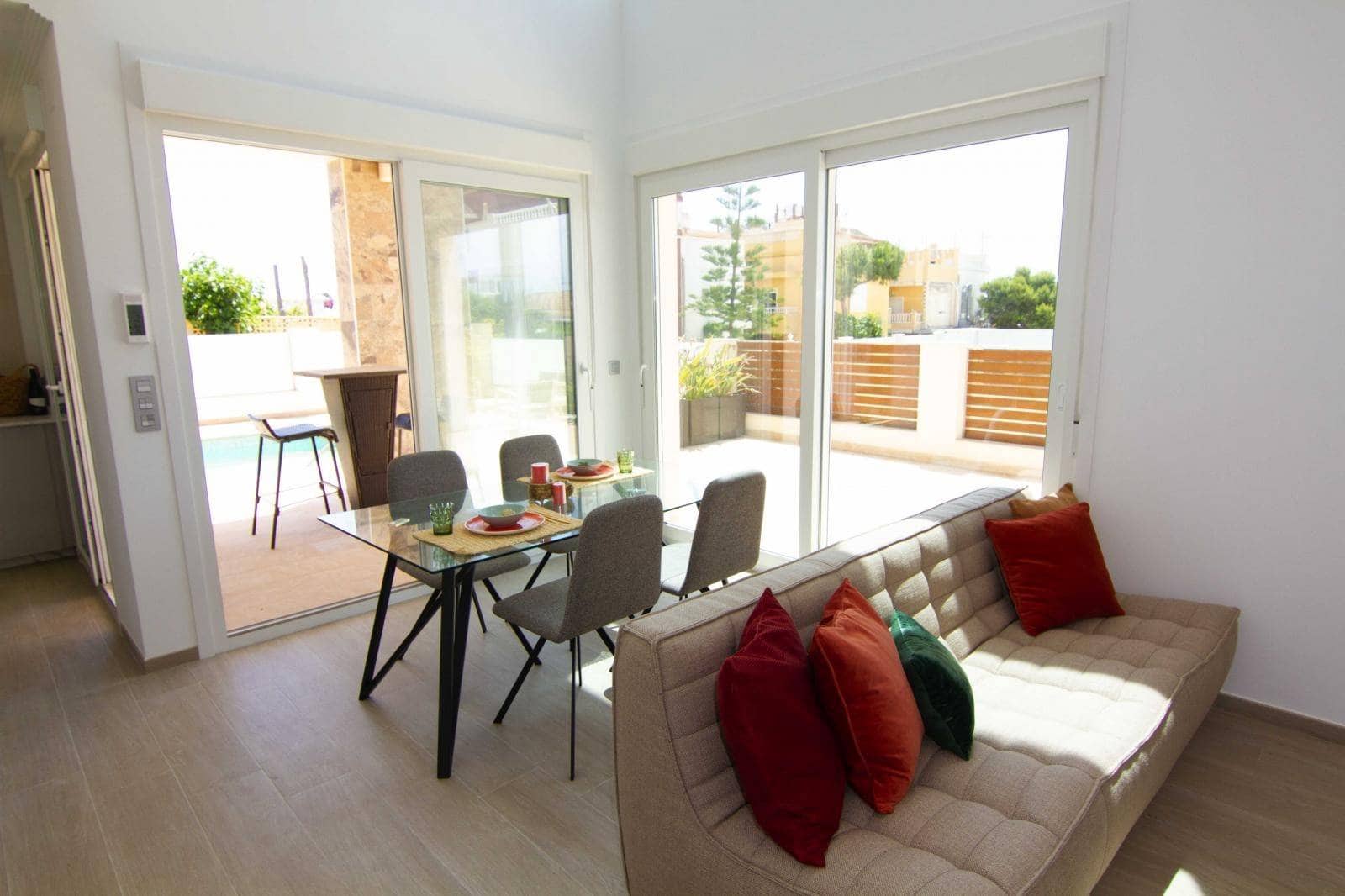 3 soveværelse Villa til salg i Torrevieja med swimmingpool garage - € 580.000 (Ref: 8207434)