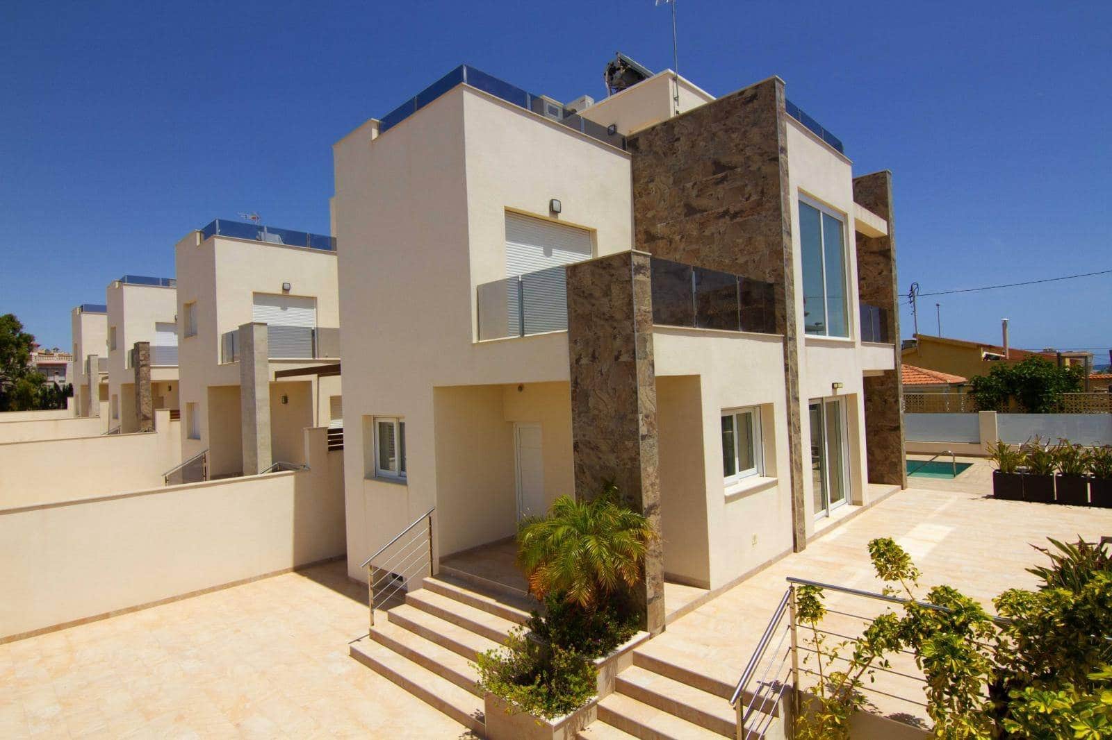 3 soveværelse Villa til salg i Torrevieja med swimmingpool garage - € 580.000 (Ref: 8207434)