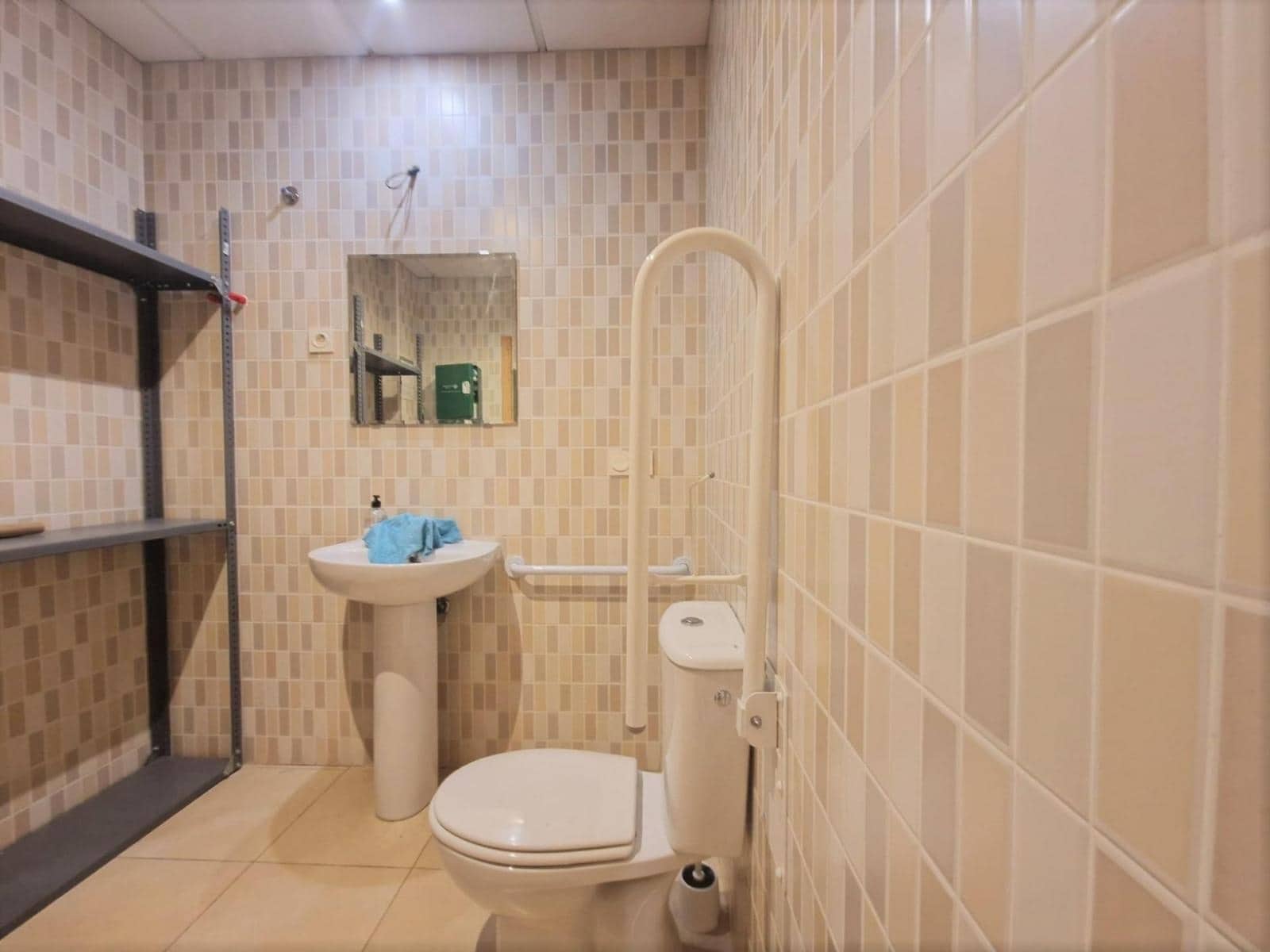 Kommersiell til salgs i Guardamar del Segura - € 275 000 (Ref: 8207450)