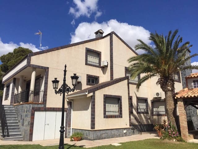5 slaapkamer Villa te koop in Orihuela met zwembad - € 1.000.000 (Ref: 8207464)