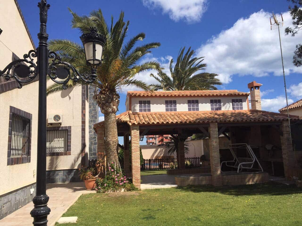 5 slaapkamer Villa te koop in Orihuela met zwembad - € 1.000.000 (Ref: 8207464)