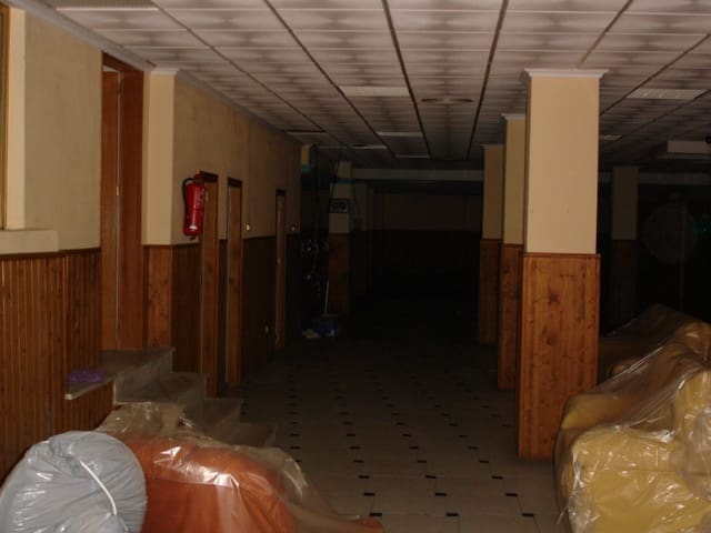 Kommersiell til salgs i Avenida Habaneras - Curva de Palangre, Torrevieja - € 320 000 (Ref: 8207479)