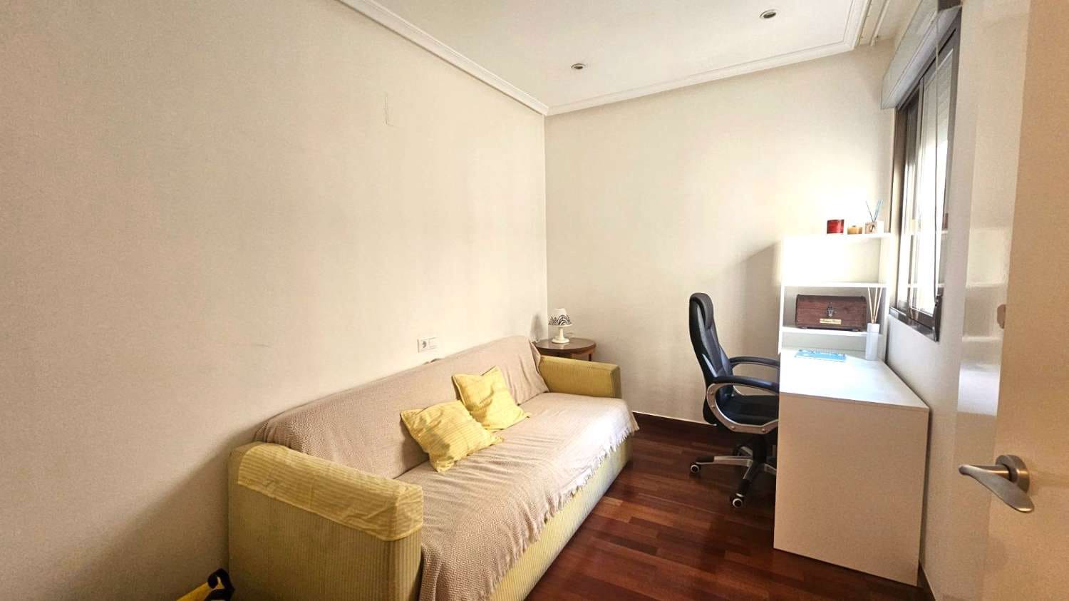 2 bedroom Apartment for sale in Torrevieja - € 267,000 (Ref: 8226031)